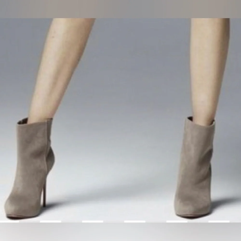 NWT schutz booties
